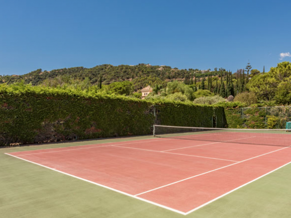 EL MADRONAL Mansion on 20.000m2 plot.Tennis court
