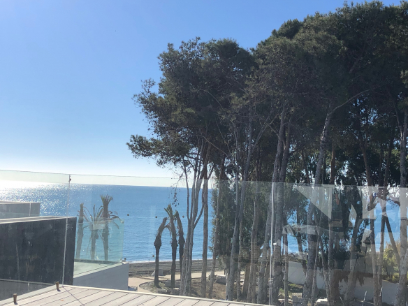 Estepona Beach – 50  Townhouses of 3, 4 & 5 bedrooms