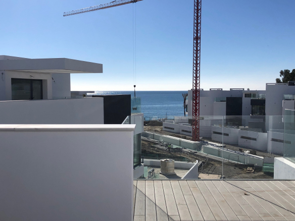 Estepona Beach – 50  Townhouses of 3, 4 & 5 bedrooms