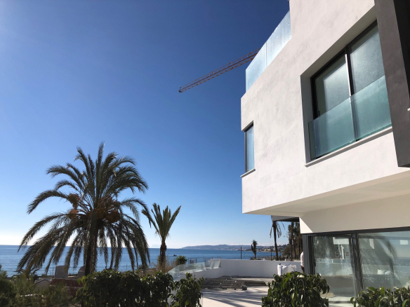 Estepona Beach – 50  Townhouses of 3, 4 & 5 bedrooms