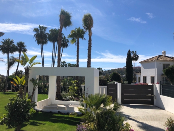 SOLD   – Nueva Andalucia – Modern 6B villa – Panoramic views 🌟