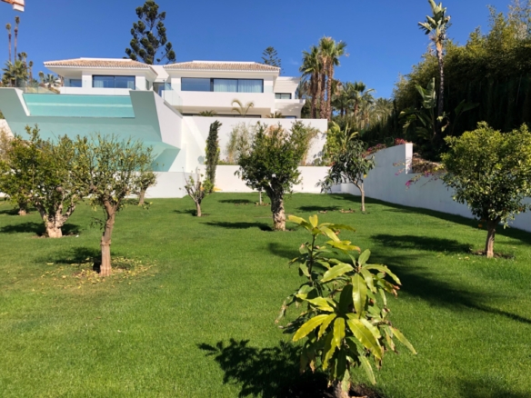 SOLD   – Nueva Andalucia – Modern 6B villa – Panoramic views 🌟