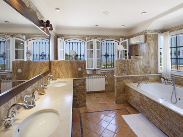 🌴 Unique Country Estate with Hotel Permit – Marbella 🏨✨