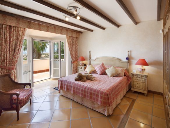 🌴 Unique Country Estate with Hotel Permit – Marbella 🏨✨
