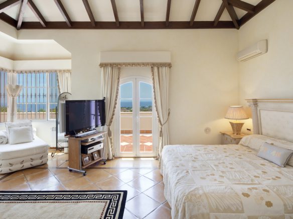 🌴 Unique Country Estate with Hotel Permit – Marbella 🏨✨