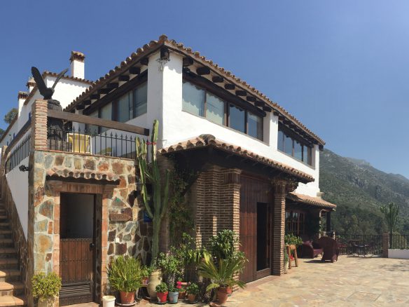 15min from Puerto Banus – Rustic Hotel