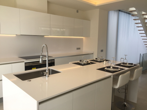 Golden Mile –  Modern villa – Sea views – Turnkey