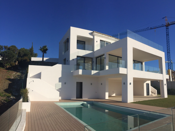 SOLD – Benahavis – Modern villa – Panoramic Sea & Golf views