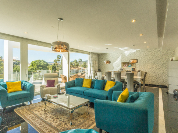Nueva Andalucia – Modern villa -West facing