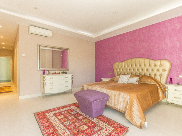 Nueva Andalucia – Modern villa -West facing