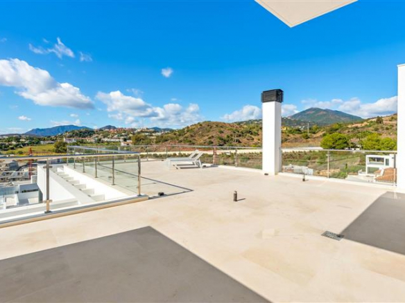 SOLD – Nueva Andalucia – Modern villa – Sea Views