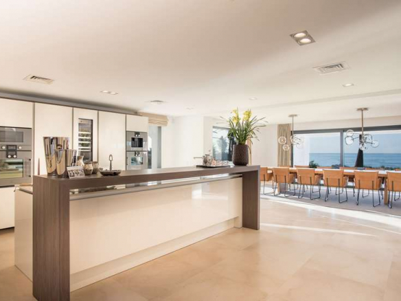 Beachfront Mansion – 10 min  Puerto Banus – RENT