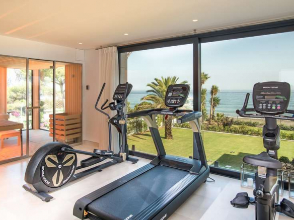 Beachfront Mansion – 10 min  Puerto Banus – RENT