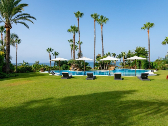 Marbella East – Beachfront Mansion  – For rent