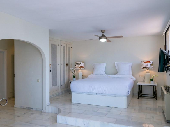 Marbella East – Beachfront Mansion  – For rent