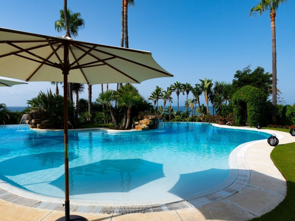 Marbella East – Beachfront Mansion  – For rent