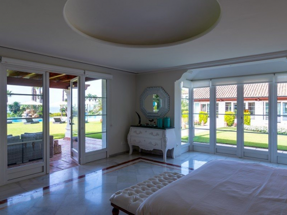 Marbella East – Beachfront Mansion  – For rent