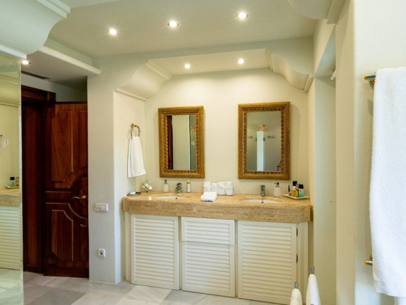 Marbella East – Beachfront Mansion  – For rent