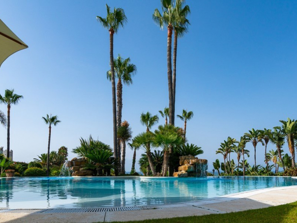 Marbella East – Beachfront Mansion  – For rent