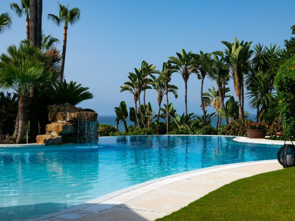 Marbella East – Beachfront Mansion  – For rent
