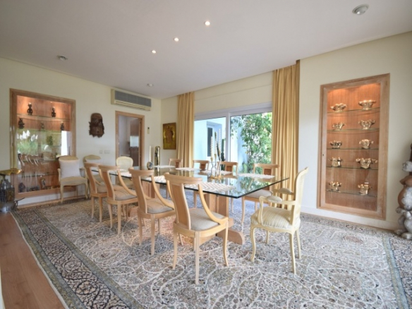 Nueva Andalucia villa 1st line Golf for Sale & Rent.