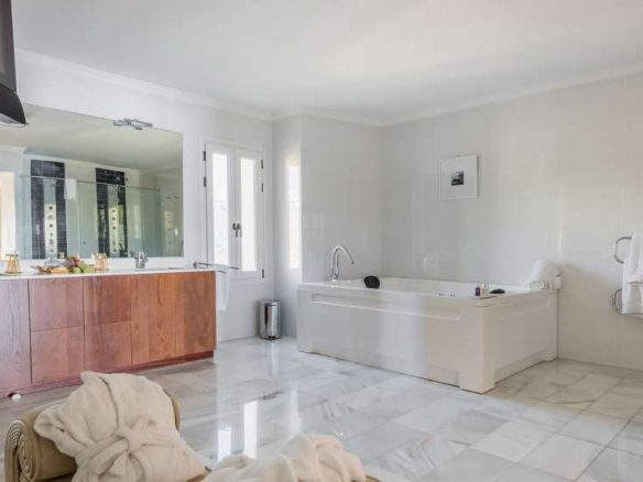 Marbella East – Beachfront  Mansion for sale