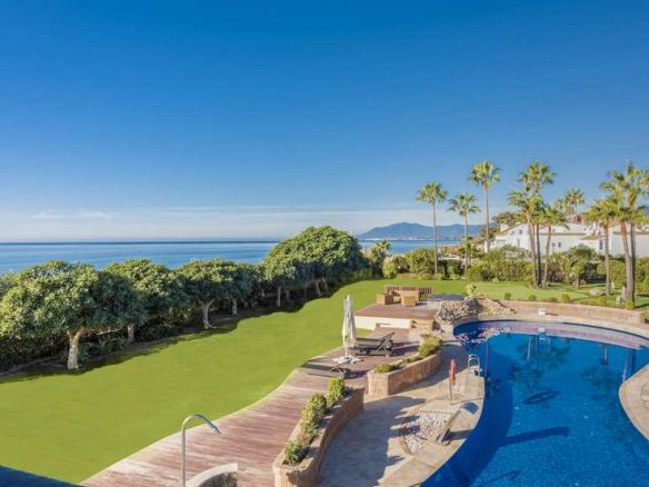Marbella East – Beachfront  Mansion for sale
