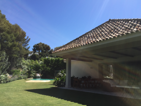 Marbella villa for sale & rent in a private urbanization