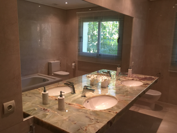 Marbella villa for sale & rent in a private urbanization