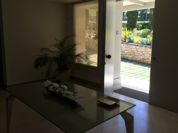 Marbella villa for sale & rent in a private urbanization