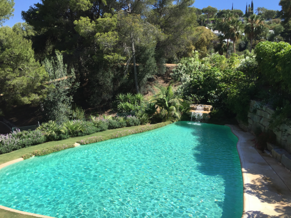 Marbella villa for sale & rent in a private urbanization