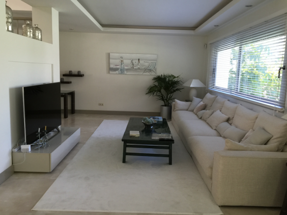 Marbella villa for sale & rent in a private urbanization