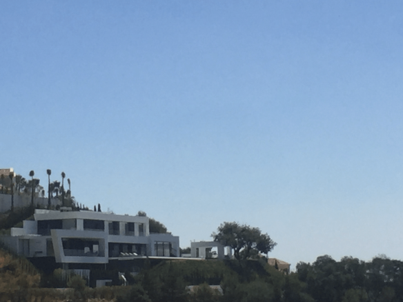 Marbella East – Modern  villa – Sea View – 8 cars garage