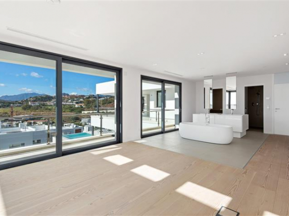 SOLD – Nueva Andalucia – Modern villa – Sea Views