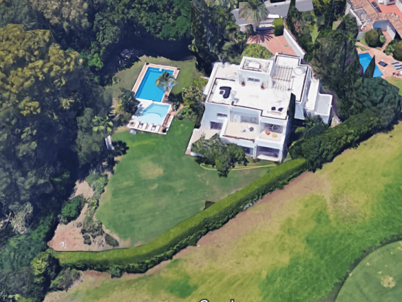 Nueva Andalucia villa 1st line Golf for Sale & Rent.