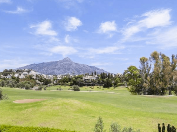 Nueva Andalucia villa 1st line Golf for Sale & Rent.