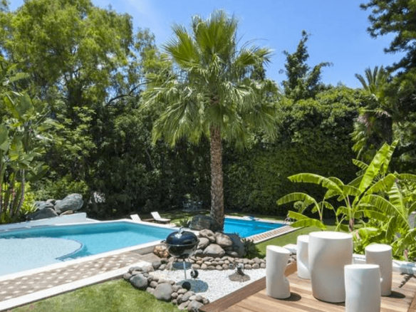 Nueva Andalucia villa 1st line Golf for Sale & Rent.