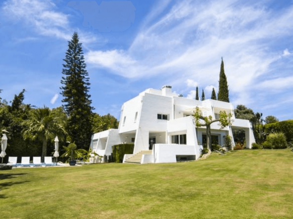 Nueva Andalucia villa 1st line Golf for Sale & Rent.