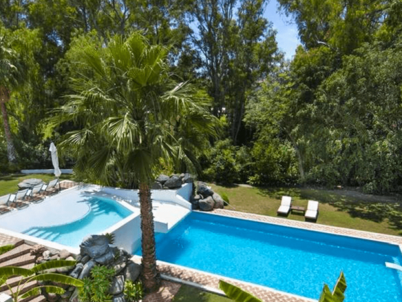 Nueva Andalucia villa 1st line Golf for Sale & Rent.