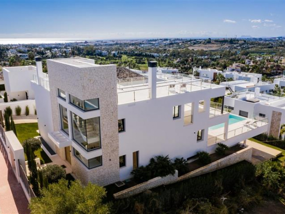 SOLD – Nueva Andalucia – Modern villa – Sea Views