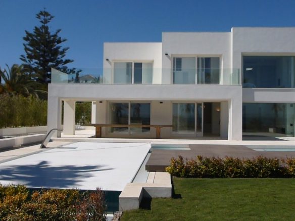 Golden Mile – Modern 7bed Beachfront villa