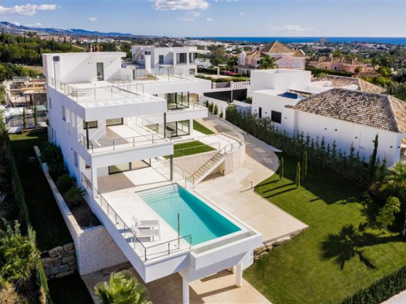 SOLD – Nueva Andalucia – Modern villa – Sea Views