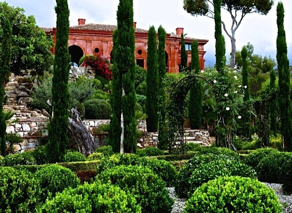 Palatial Mansion – Marbella hillside – Sea views