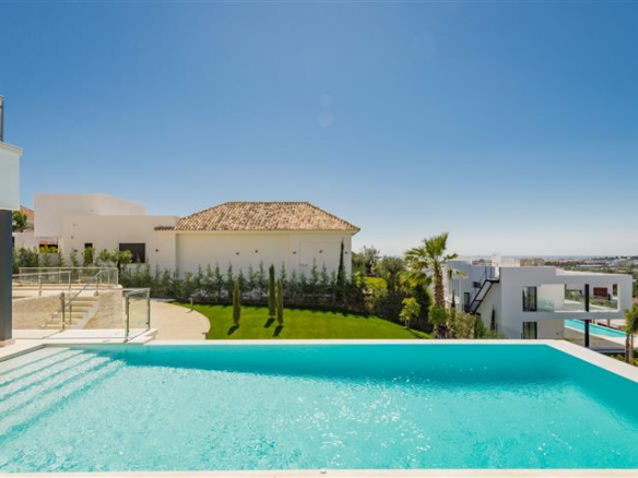 SOLD – Nueva Andalucia – Modern villa – Sea Views