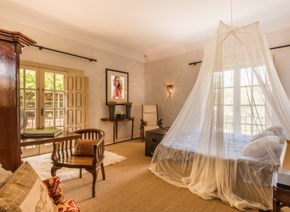 EL MADRONAL Mansion on 20.000m2 plot.Tennis court