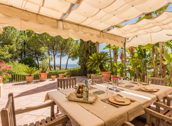EL MADRONAL Mansion on 20.000m2 plot.Tennis court