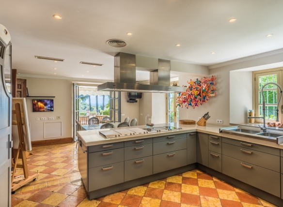 EL MADRONAL Mansion on 20.000m2 plot.Tennis court