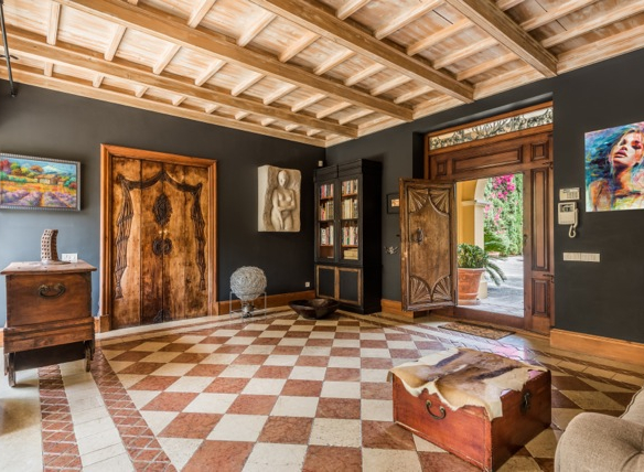 EL MADRONAL Mansion on 20.000m2 plot.Tennis court