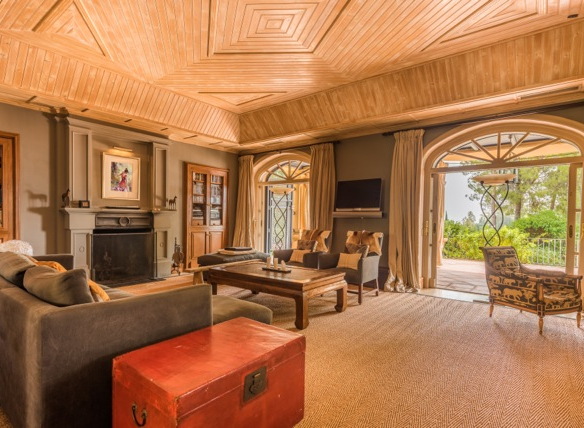 EL MADRONAL Mansion on 20.000m2 plot.Tennis court