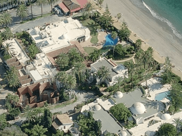 Golden mile Marbella.Build a beachfront Hotel.